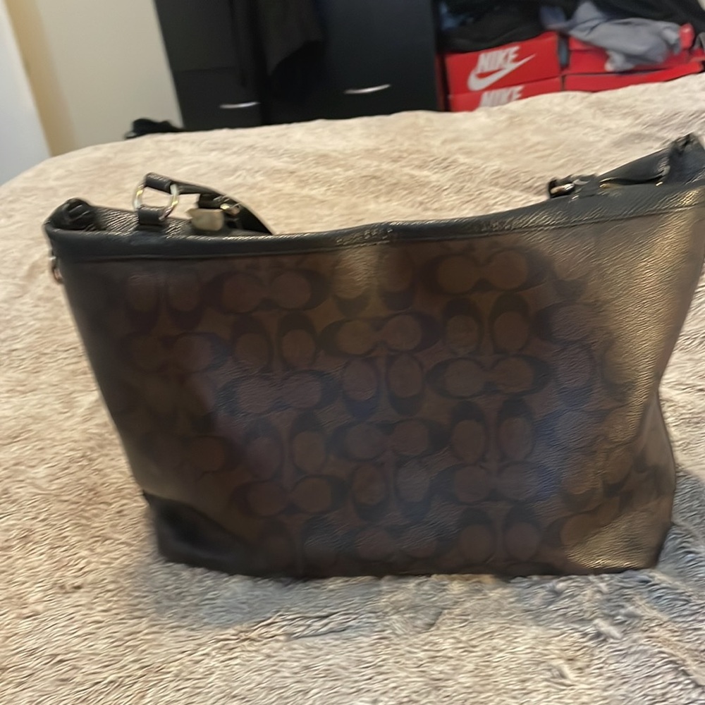 Large Coach Tote ๐ - Picture 3 of 6